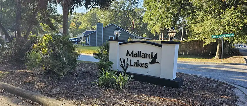 Mallard Lakes entrance signage