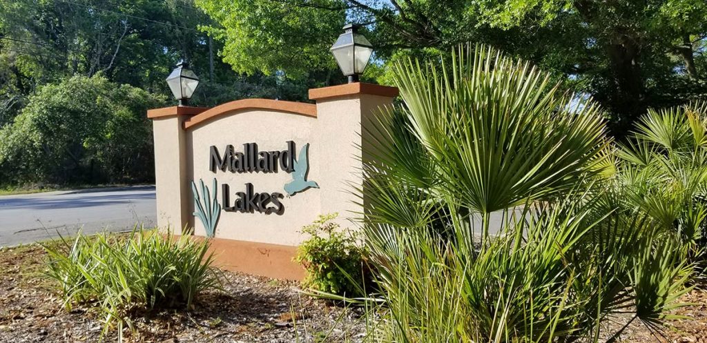 Mallard Lakes Community entrance sign